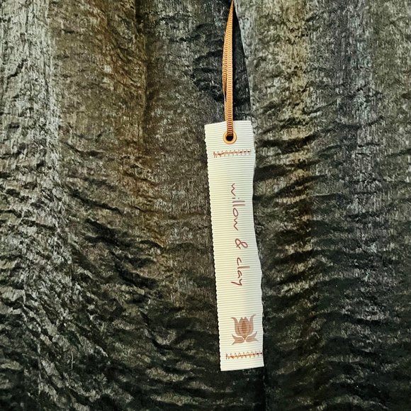 NWT Willow & Clay One Shoulder Long Sleeve Black Crinkle Satin Collar Blouse Top - Picture 5 of 7